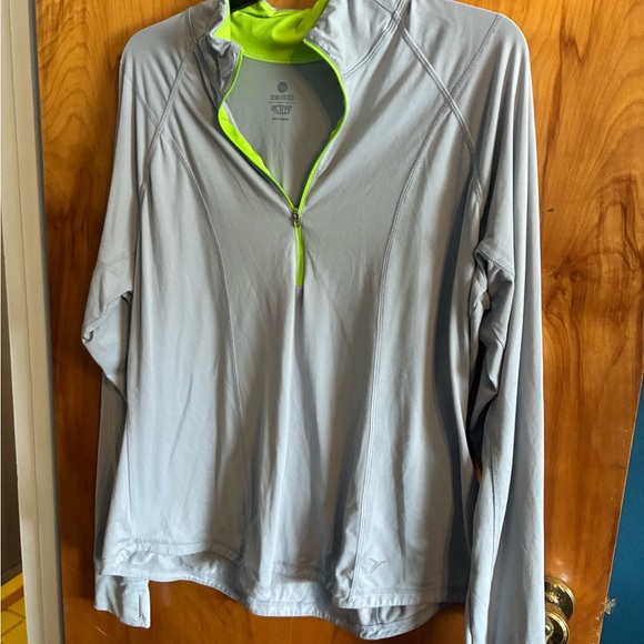 Assorted Bundle Athletic Tops - 7 Total - Picture 3 of 9